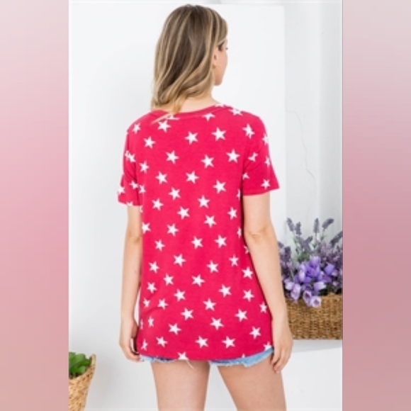 Perfect Peach V-NECK SHORT SLEEVE STAR PRINT TOP- RED 1X - Picture 5 of 5